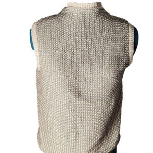 249. Spanner Sport Cream & Green Mock-neck sleeveless top M